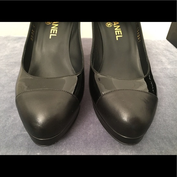 CHANEL Statement Black Patent Heels - Picture 4 of 7